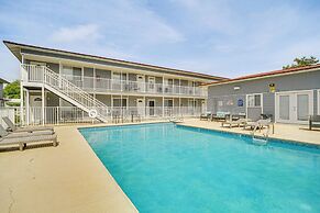 Airy Biloxi Condo w/ Patio: Walk to Beach!