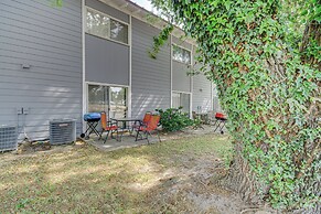 Airy Biloxi Condo w/ Patio: Walk to Beach!