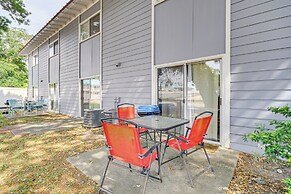 Airy Biloxi Condo w/ Patio: Walk to Beach!