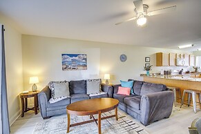 Airy Biloxi Condo w/ Patio: Walk to Beach!