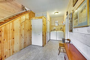 Historic Friendship Boat House Near Back River!