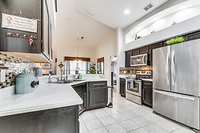 Near Golf & Wdw: Family-friendly Home in Davenport