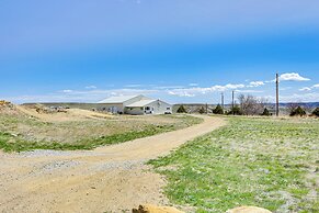 2 Mi to Dtwn Buffalo: Mtn-view Retreat w/ Patio!