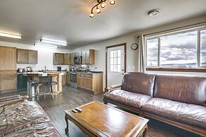 2 Mi to Dtwn Buffalo: Mtn-view Retreat w/ Patio!
