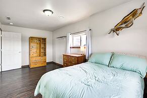 2 Mi to Dtwn Buffalo: Mtn-view Retreat w/ Patio!