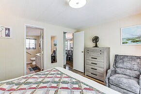 Lake Marion Home: Kayaks, Dock, Waterfront Fun!