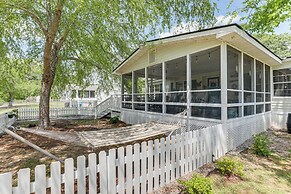 Lake Marion Home: Kayaks, Dock, Waterfront Fun!