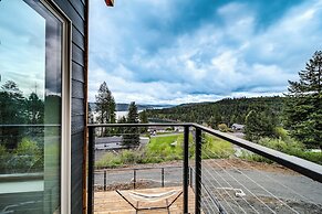 Mid-century Escape: Lake Views, Steps to Cave Bay!
