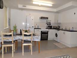 Charming 1-bed Apartment in Barking