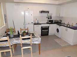 Charming 1-bed Apartment in Barking