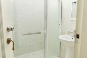 Adorable 1Bed Cottage Walk to the Beach