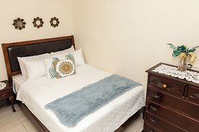 Adorable 1Bed Cottage Walk to the Beach