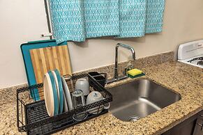 Adorable 1Bed Cottage Walk to the Beach