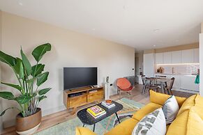 Chic Urban Flat With Rooftop Access