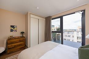 Chic Urban Flat With Rooftop Access