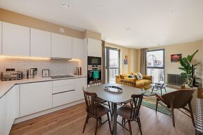 Chic Urban Flat With Rooftop Access