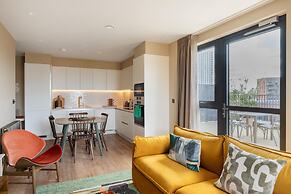 Chic Urban Flat With Rooftop Access