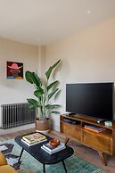 Chic Urban Flat With Rooftop Access