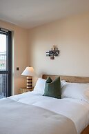 Chic Urban Flat With Rooftop Access