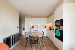 Chic Urban Flat With Rooftop Access