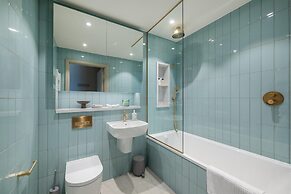 Chic Urban Flat With Rooftop Access