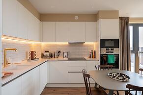 Chic Urban Flat With Rooftop Access