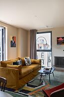 Chic Urban Flat With Rooftop Access