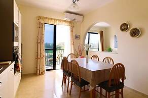 Charming Getaway With Views in Marsascala