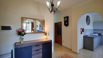 Charming Getaway With Views in Marsascala