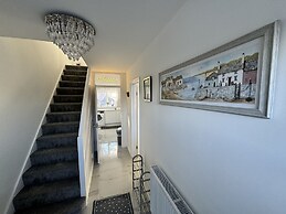 Modern 3-bed Hideaway Near Westgate With Parking