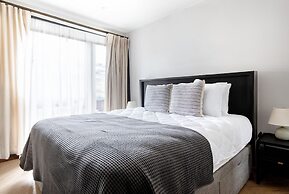 Sophisticated 2 Bedrooms by Spitafields