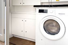 Sophisticated 2 Bedrooms by Spitafields