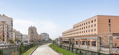 Skysea Malaga Centro frente al Rio