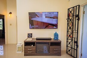 Adorable Beach House In Draxhall