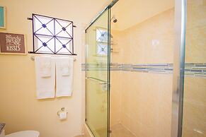 Adorable Beach House In Draxhall