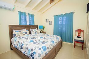 Adorable Beach House In Draxhall