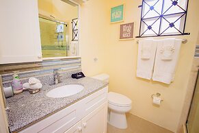 Adorable Beach House In Draxhall