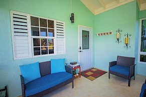 Adorable Beach House In Draxhall