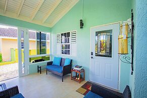 Adorable Beach House In Draxhall