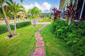 Adorable Beach House In Draxhall