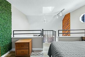 The Loft Picturesque Condo for 6 w/ Epic Views!