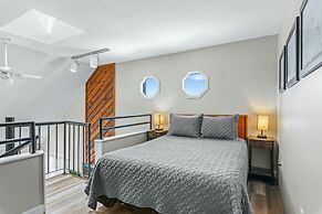 The Loft Picturesque Condo for 6 w/ Epic Views!
