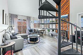 The Loft Picturesque Condo for 6 w/ Epic Views!