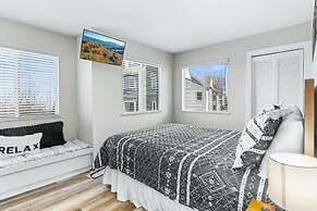 The Loft Picturesque Condo for 6 w/ Epic Views!