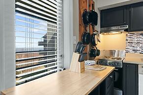 The Loft Picturesque Condo for 6 w/ Epic Views!