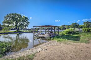 Kingsland Duo 2 Cottages in 1 w/ Lakeview!