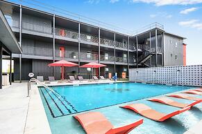 Pacific Island Inspired Stay Amazing Location