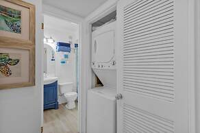 Beachy Days Escape - Cozy Haven Steps From Beach!