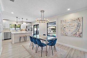Coastal Retreat Stylish 4 BDR w/ Private Pool!