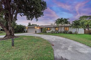 Coastal Retreat Stylish 4 BDR w/ Private Pool!